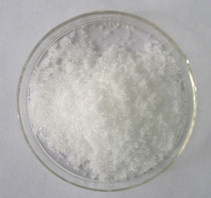 Gadolinyum(III) asetat hidrat (Gd(OOCCH3)3•xH2O)-Kristal